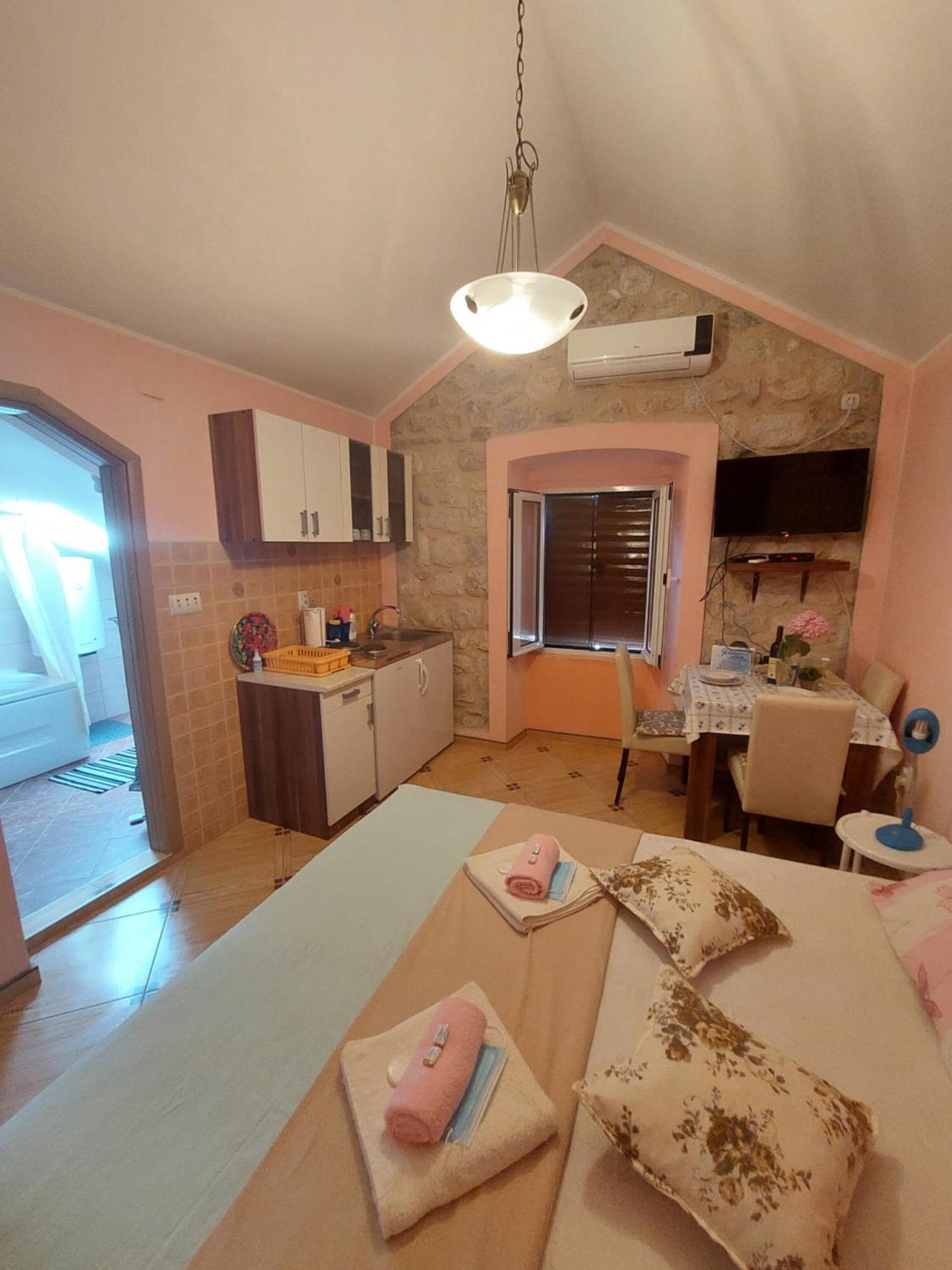 Apartments Jelena Kotor Bilik gambar